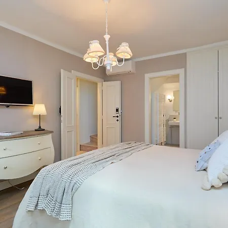 Inside The Old Town With Private Terrace And Floor Heating Вилла