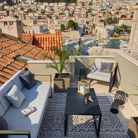 Inside The Old Town With Private Terrace And Floor Heating 빌라 *