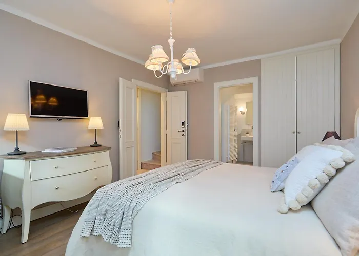 Inside The Old Town With Private Terrace And Floor Heating Villa